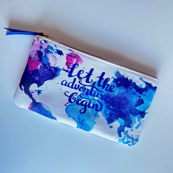 Makeup Bag 🩵 - Picture 1 of 7